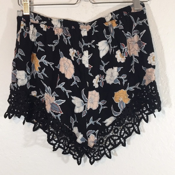 Kendall & Kylie Floral Lace Hem Shorts New Small - Picture 3 of 6
